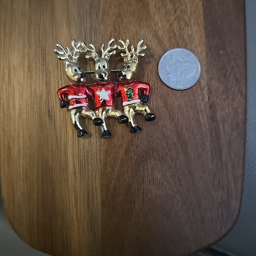 Vintage Reindeer Holiday Pin - Picture 3 of 3